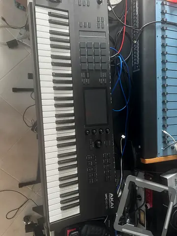 Akai Professional MPC Key 61 Production Synthesizer