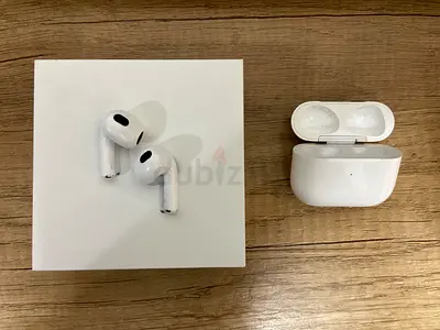 Apple AirPods 3rd Generation with Wireless and Lightning Charging Case - Amazing Condition