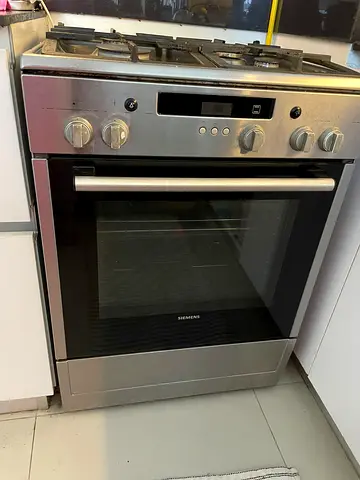 Stainless Steel Freestanding Gas Oven with Cooktop - Good Condition