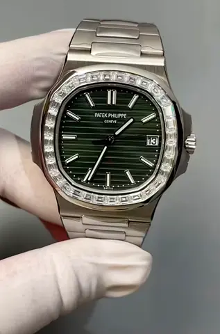 Patek Philippe 5711/1300 Green Nautilus 1:1