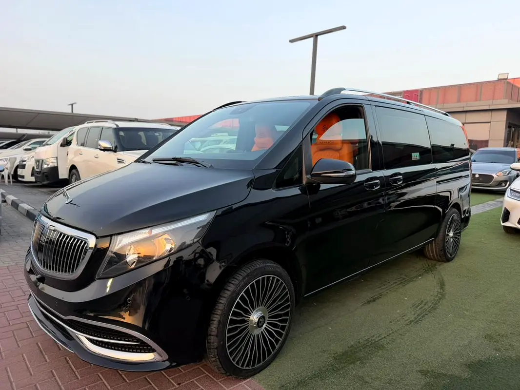 Mercedes-Benz V-Class 2019 — photo 1 of 18