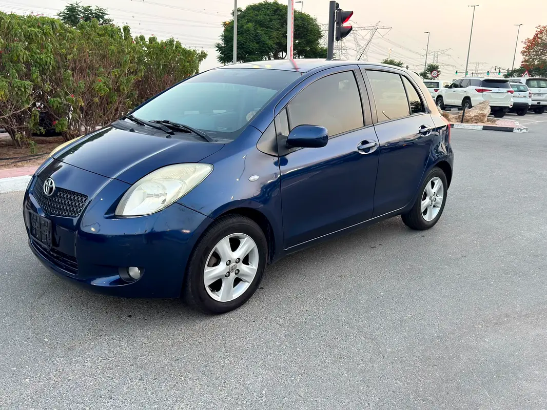 Toyota Yaris 2008 — photo 1 of 11
