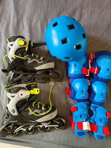 Oxelo Kids inline skates with helmet and protective pads - size adjustable set
