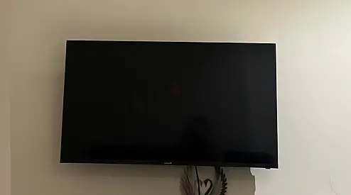 40 inch Wall Mounted LED TV in Good Working Condition