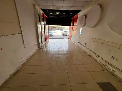 محل تجاري صالح لجميع الانشطة _مساحة كبيرة جدا _ باركينج متوفر _ موقع مميز علي شارع الشيخ عمار مباشرة بجوار جميع الخدمات