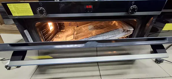Siemens Built in oven Brand new