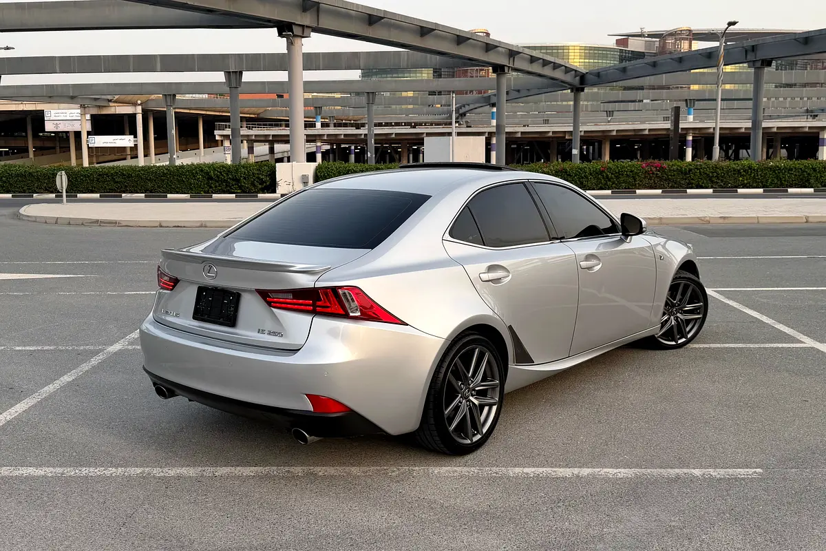 Lexus IS-Series 2015 — photo 1 of 19