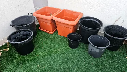 Lot of assorted plastic plant pots and planters — good condition