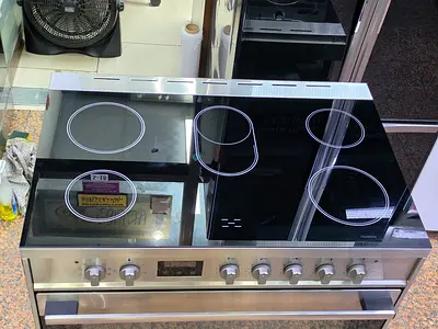 Hisenss stainless steel electric range with ceramic hob and oven - good condition