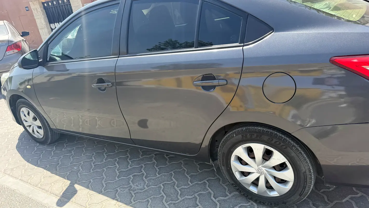 Toyota Yaris 2015 — photo 1 of 3