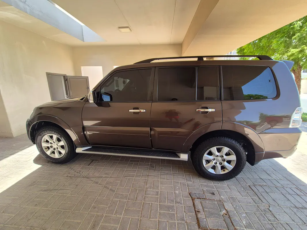 Mitsubishi Pajero 2017 — photo 1 of 19