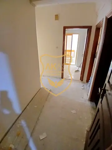 Spacious 1 Bhk Apartment with Balcony Family Building