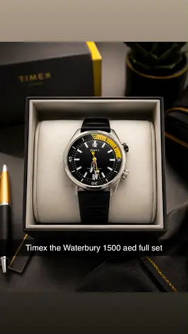 Timex the Waterbury Pre-owned mens dive-style wristwatch with black rubber strap