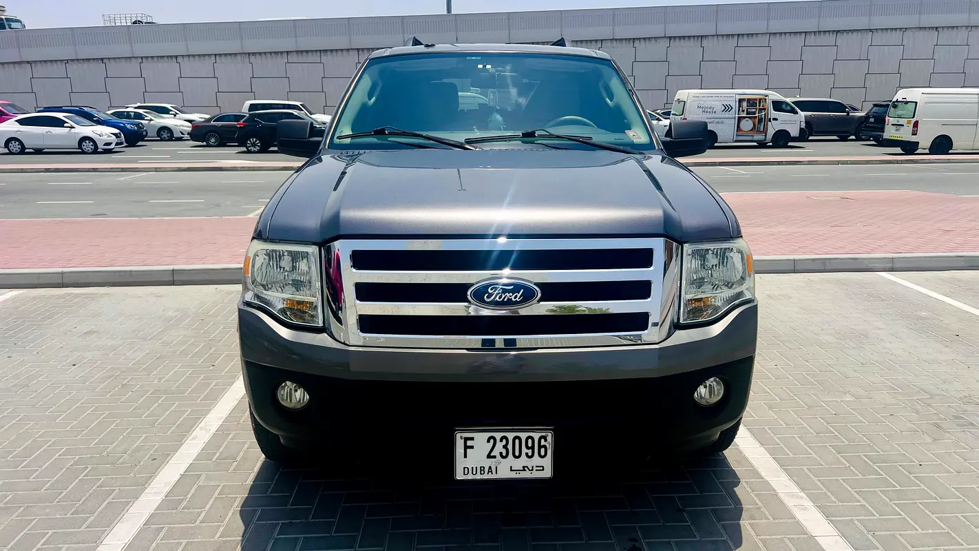 Ford Expedition 2011 — photo 1 of 15