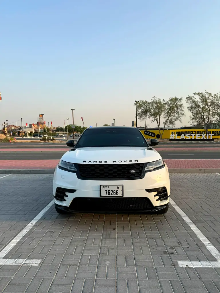 Land Rover Range Rover Velar 2023 — photo 1 of 16