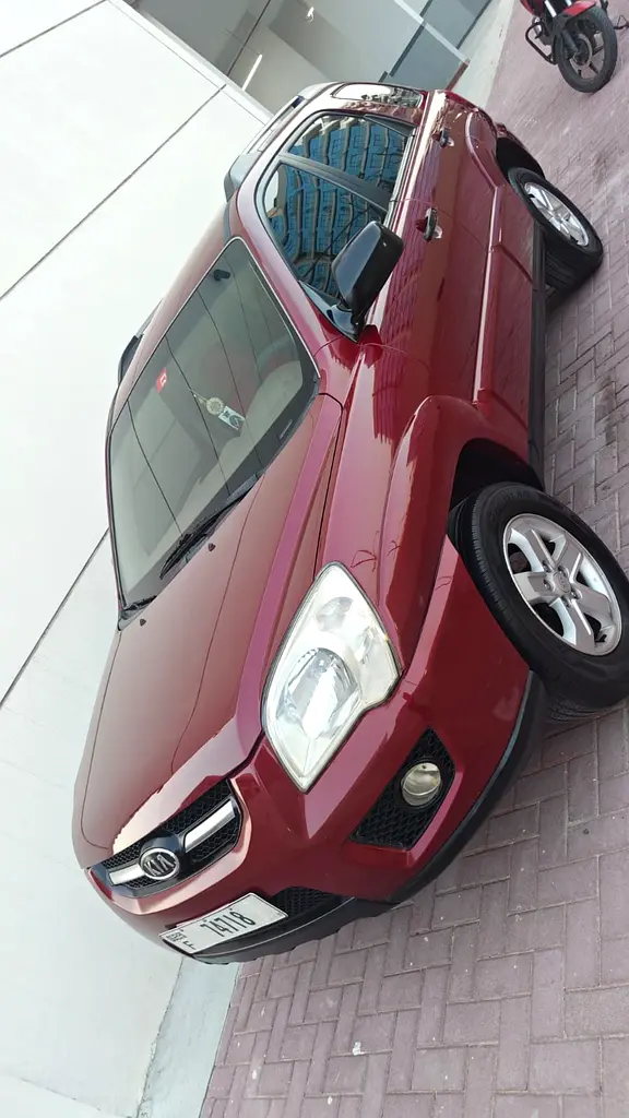 Kia Sportage 2009 — photo 1 of 10