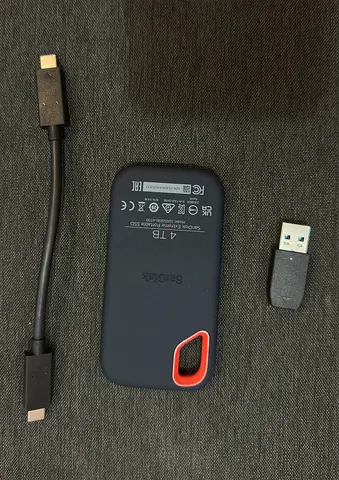 Sandisk 4tb extreme protable ssd V2 | 1 month used only