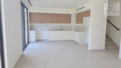 CORNER UNIT | VACANT | SPACIOUS