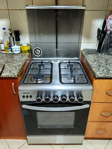 Stainless Steel 4-Burner Gas Cooker with Oven - Excellent Condition, under warranty