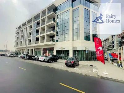 شقة فسيحة بغرفتي نوم | ميدان | إطلالات على المنتزه والطريق | تراس الشرفة