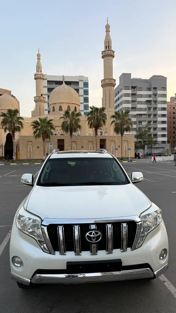 Toyota Prado 2016 — photo 1 of 9