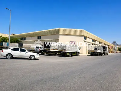 استثمار عالي العائد: عقار صناعي فاخر للبيع يضمن عائد سنوي 10%!