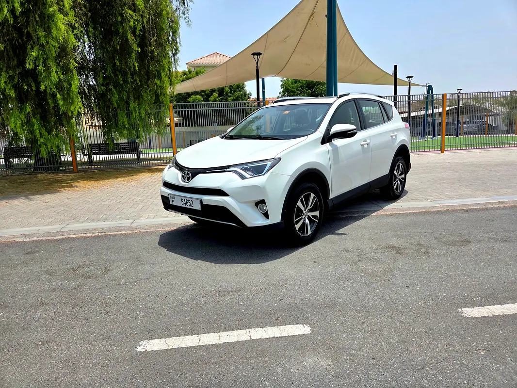 Toyota Rav 4 2016 — photo 1 of 18
