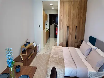 Fully Furnished | Studio w/ Balcony | Canal View