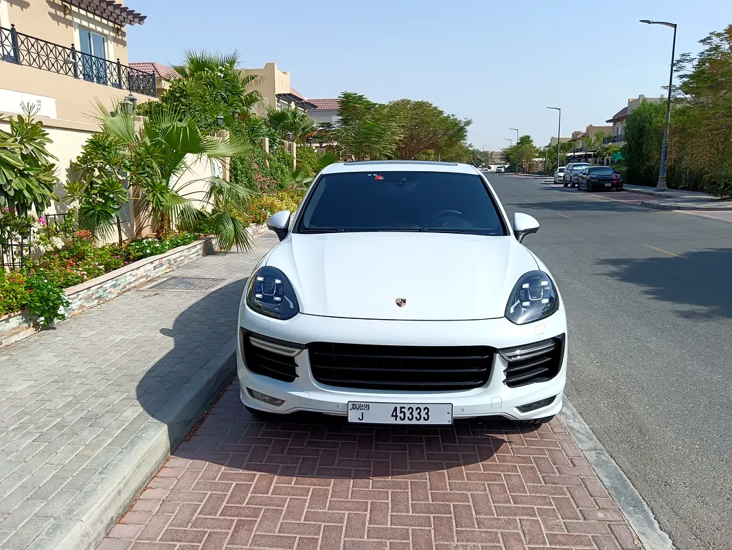Porsche Cayenne 2016 — photo 1 of 19