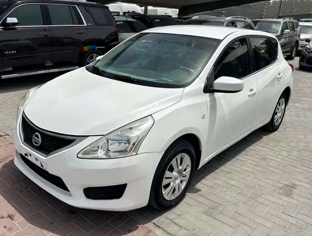 Nissan Tiida 2016 — photo 1 of 1