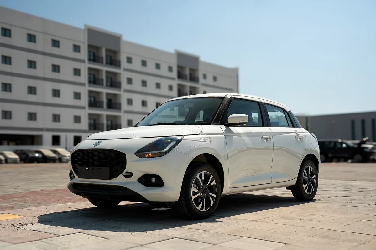 Suzuki Swift 2026 — photo 1 of 17