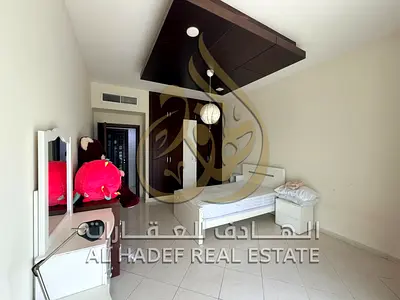 غرفة تخزين 🔹 مفروشة بالكامل 🔹 موقف سيارات مجاني 🔹 برج عائلات 🔹 موقع مميز قريب من كورنيش الخان وجميع الخدمات 🔹 سهولة الوصول إلى دبي ومختلف مناطق ا