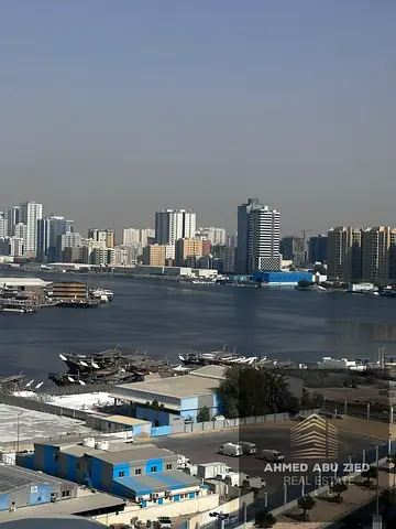 مفروشة بالكامل غرفة نوم ماستر صالة واسعة بلكونة بإطلالة بحرية 2 حمام تكييف مركزي جيم مسبح باركينج خاص تشطيبات راقية جاهزة للسكن الفوري