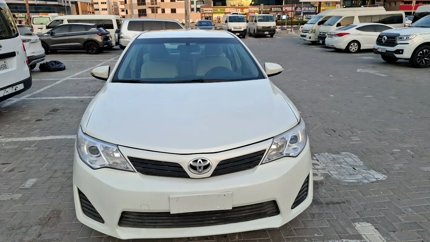 Toyota Camry 2015 — photo 1 of 11