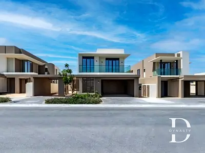 SINGLE ROW | CLOSE TO AMENITIES | BRAND NEW
