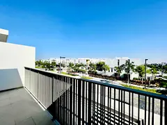 SPACIOUS CORNER UNIT | brand new | VACANT NOW