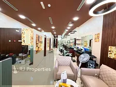 HOT OFFER LUXURY SHOP WITH WASHROOM VERY PRIME LOCATION READY TO MOVE JUST 70k