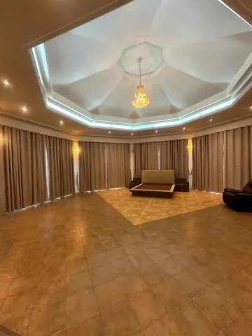 Luxury Villa for rent ( 7 bed room+ 2 living room + 2 majlis+ Elvator+2 kitchen +maid room+ driver