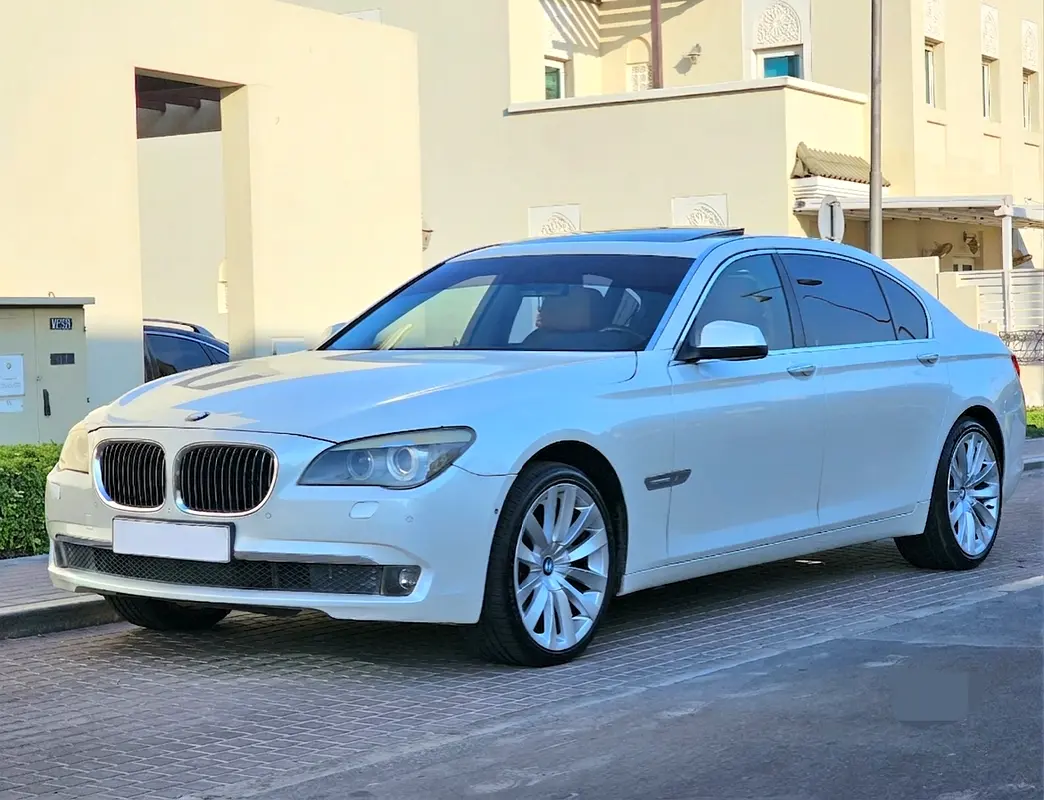 BMW 7-Series 2011 — photo 1 of 9