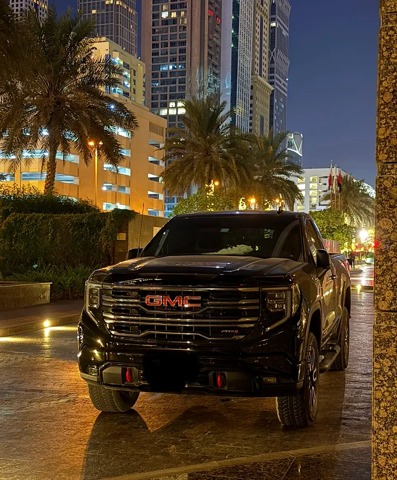 GMC Sierra 2025 — photo 1 of 4