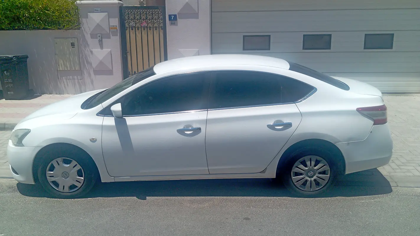 Nissan Sentra 2016 — photo 1 of 7
