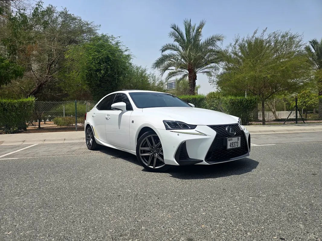 Lexus IS-Series 2018 — photo 1 of 20