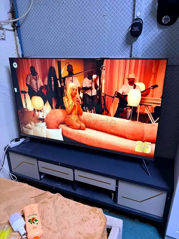 60 Smart LED TV in Good Working Condition