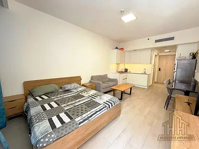 LUXURY FURNISHED | SUN-DRENCHED | COZY LIVING