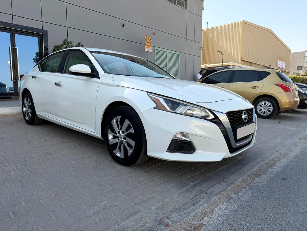 Nissan Altima 2020 — photo 1 of 10