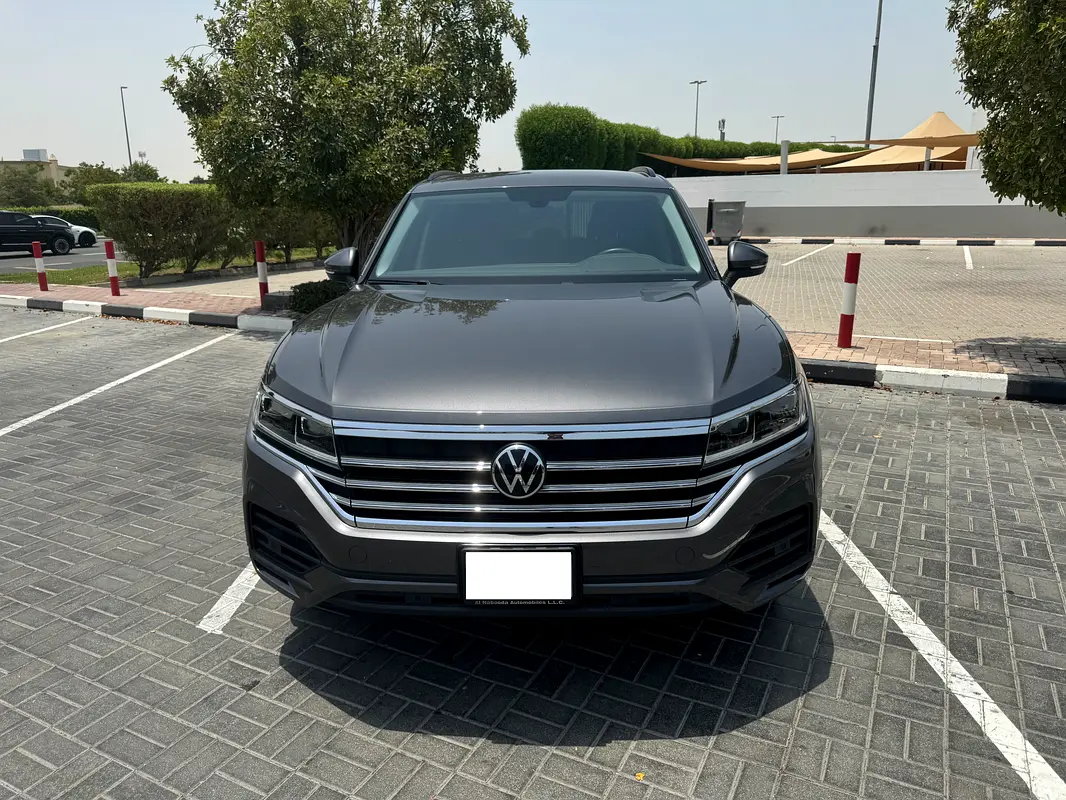 Volkswagen Touareg 2023 — photo 1 of 14