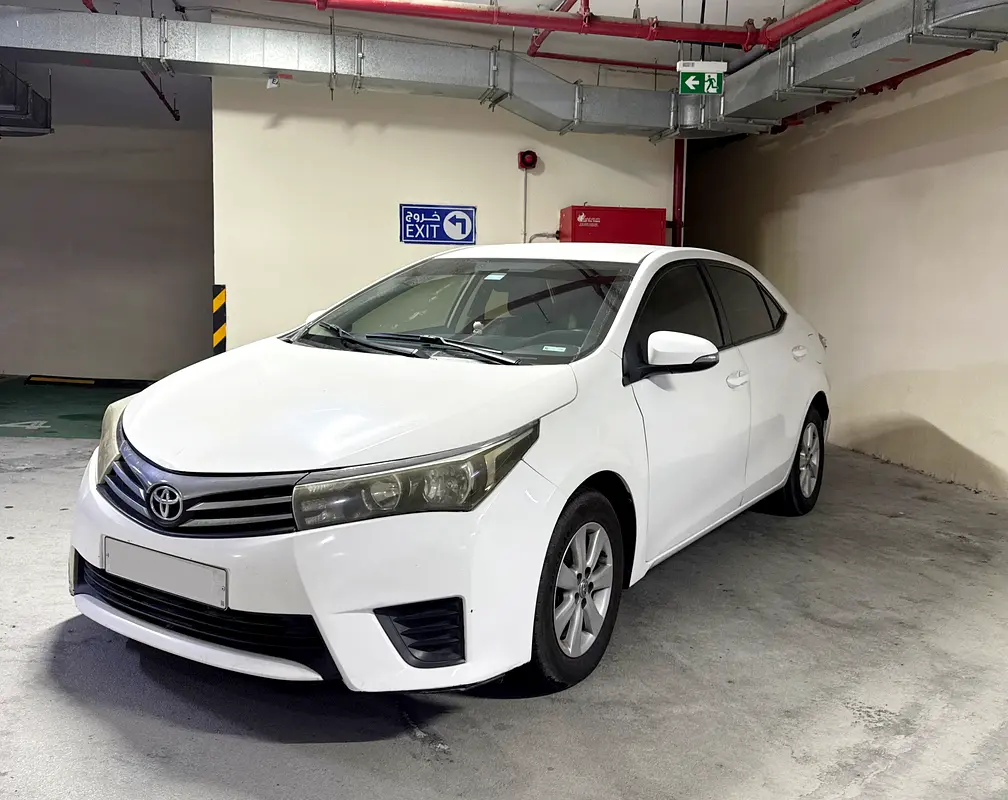 Toyota Corolla 2016 — photo 1 of 5