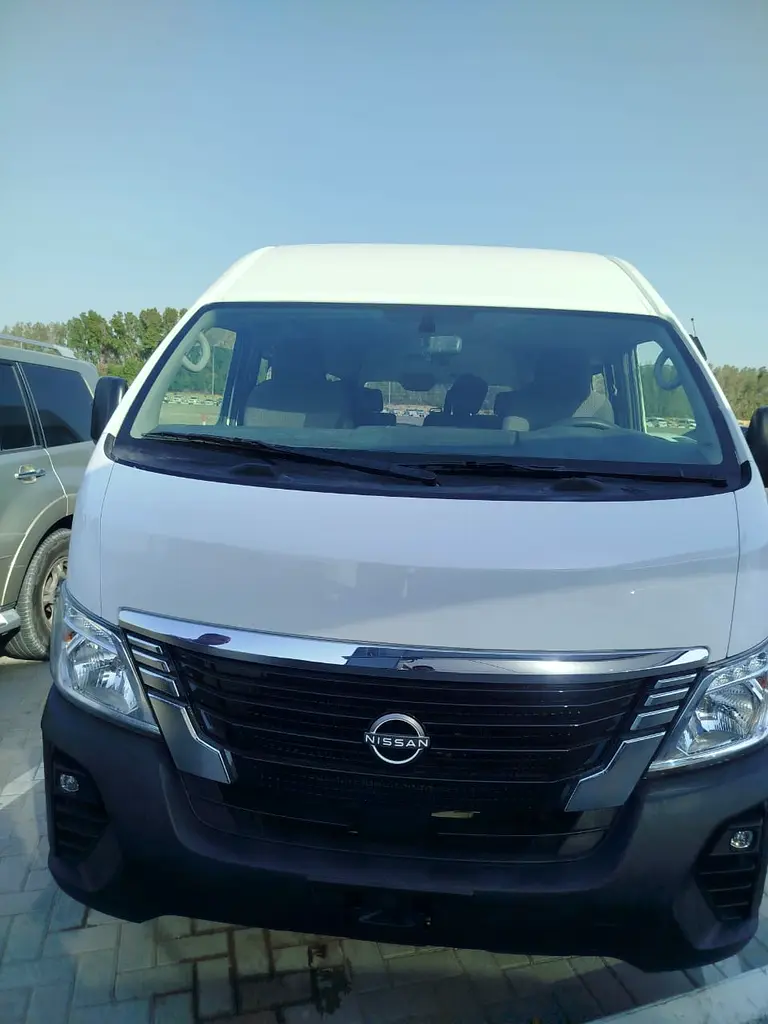 Nissan Urvan 2024 — photo 1 of 10