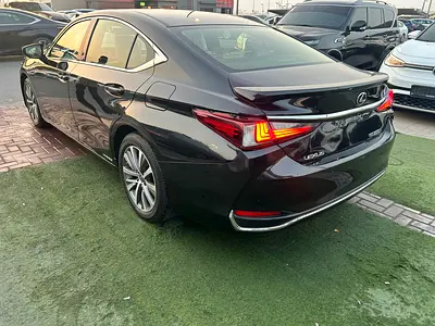 صورة 3 لـ 2020 Lexus ES-SERIES