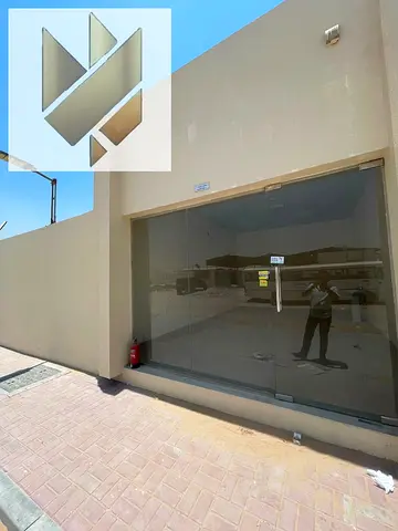 للايجار حوطه الصجعه | موقع استراتيجي مميز | علي الرئيسي | مساحه 10 الف قدم | تصميم | اول ساكن | كهربا 50 كيلووات | مكاتب للاعمال | بها شيد | انترلوك |